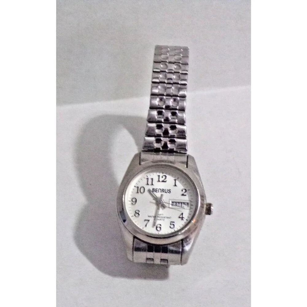 Vintage Benrus Women's Wristwatch Not‎ Water Resistance Date Silver Stretch Band